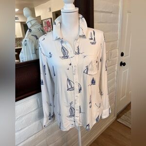 Rails Kathryn White Shirt with Navy Sailboat Design size medium